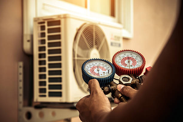 Professional Ac Installation technician working in Farmersville, IL